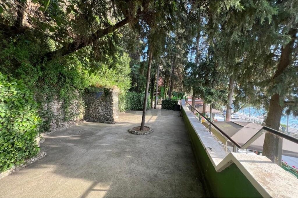 🍽️ BAR-RESTORANT ME QIRA – UJË I FTOHTË, VLORË