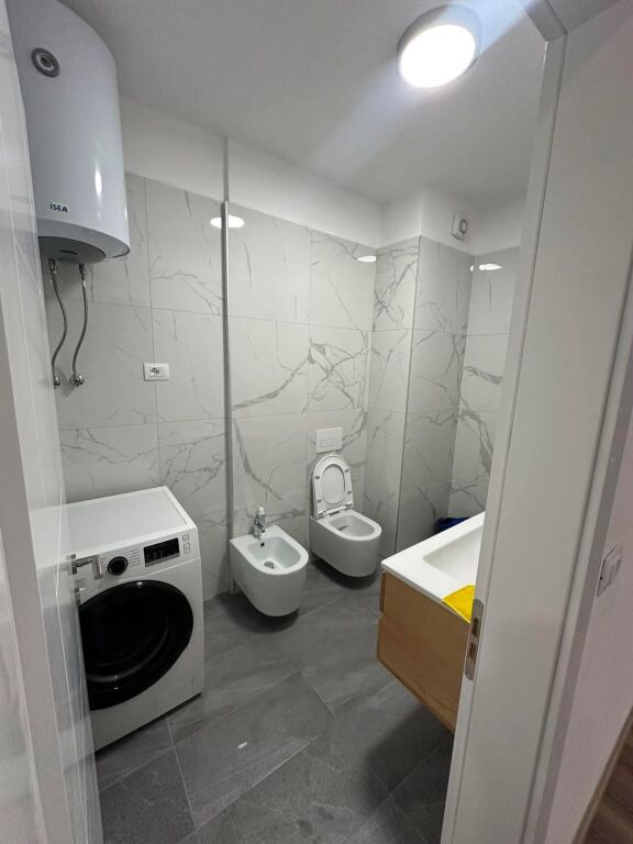 Shitet Apartament 1+1