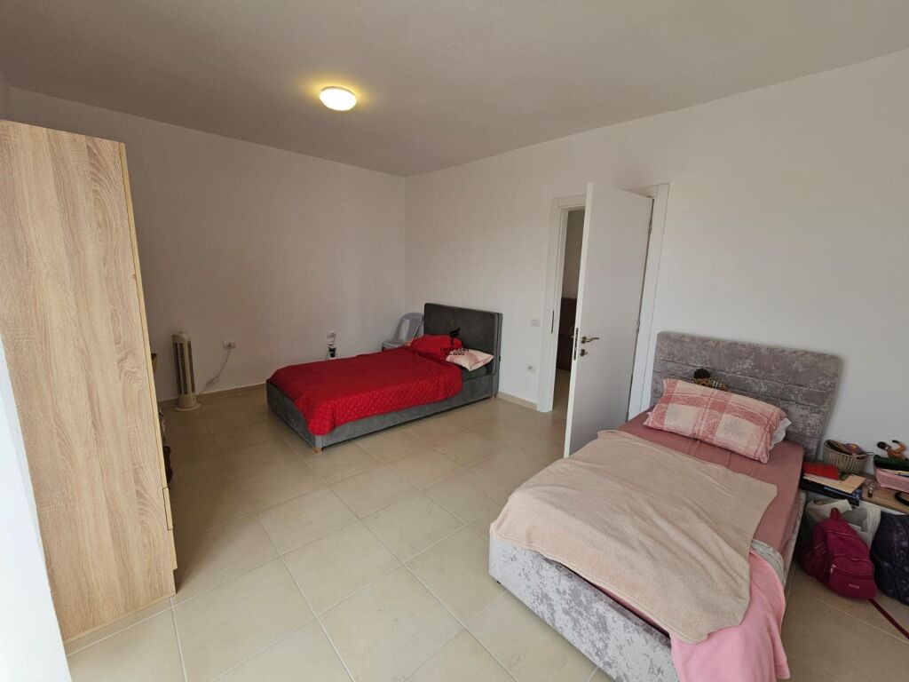 APARTAMENT ME QERA 2+1+2 YZBERISHT 70.000 LEKE FH-89181