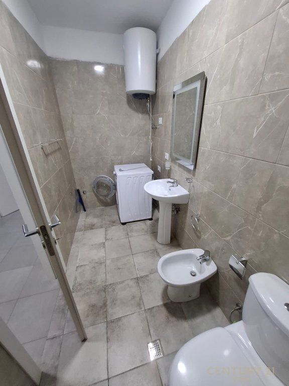 Qira, Apartament 2+1 në Rrugen 5 Maj 500 € /Muaj 50,000 Lekë /Muaj
