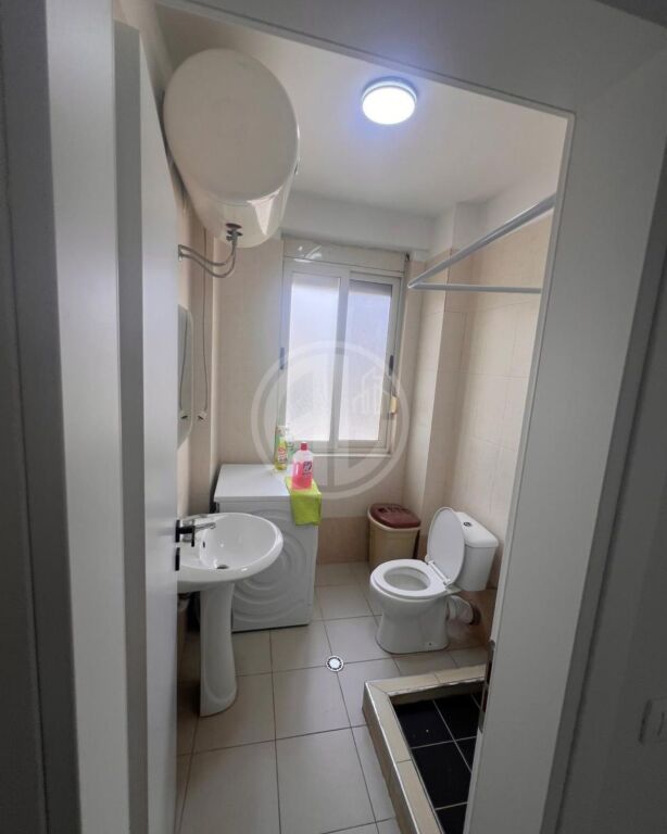 Shitet Apartament 1+1 i Sapomobiluar – Golem, Rruga Viena