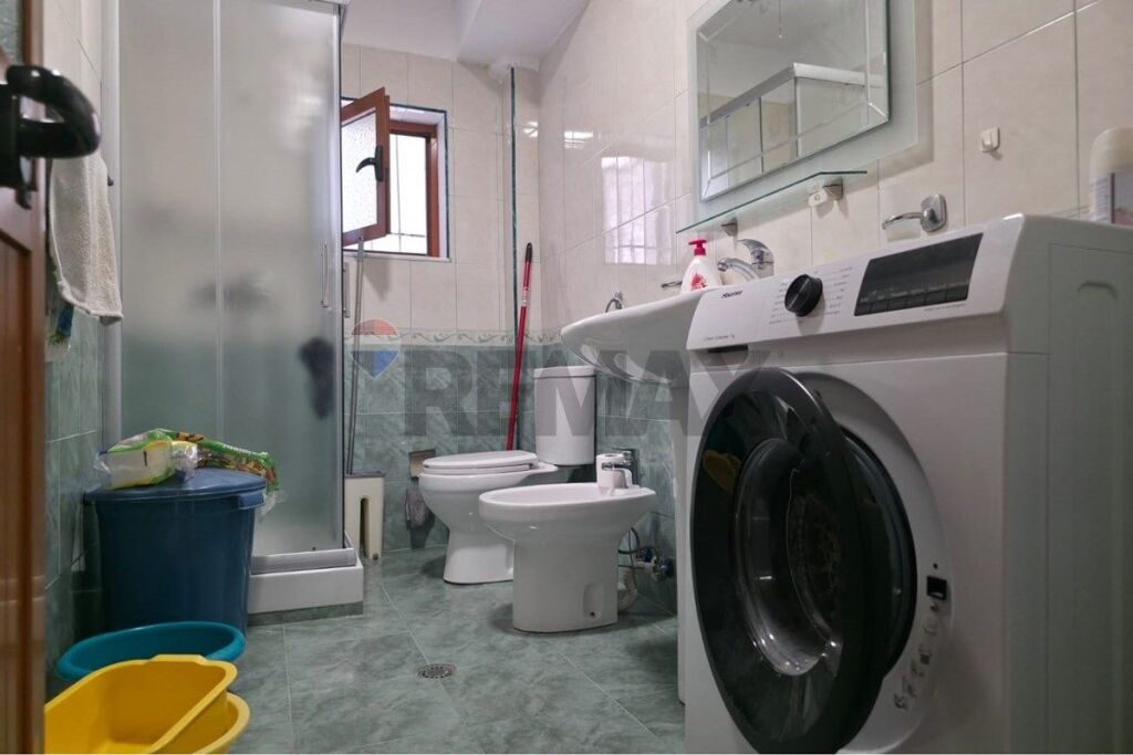 Jepet me qira apartament 3+1 prane Bul Zogu 1