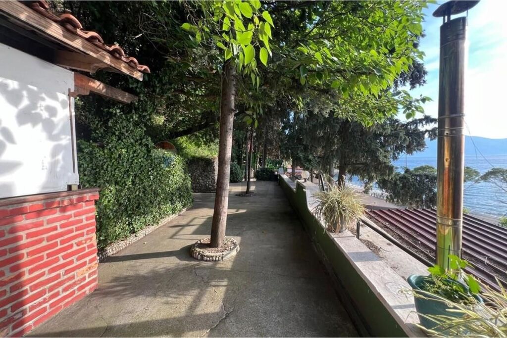 🍽️ BAR-RESTORANT ME QIRA – UJË I FTOHTË, VLORË