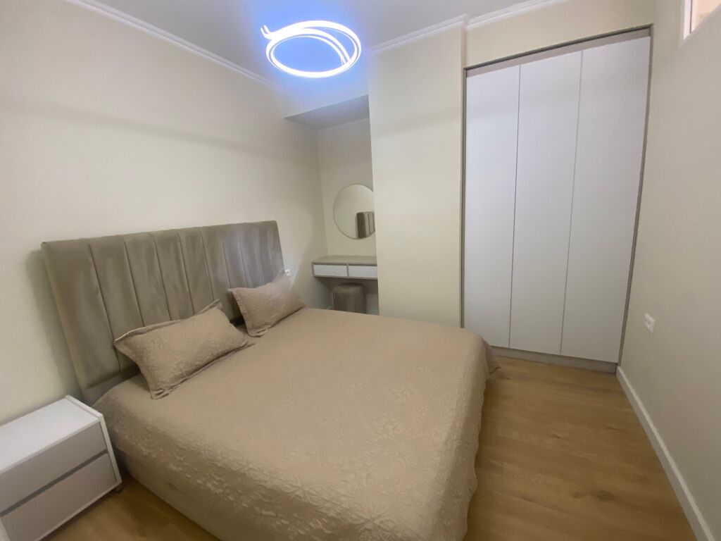Apartament 1+1 pee qera Astir Kompleksi Fratari !