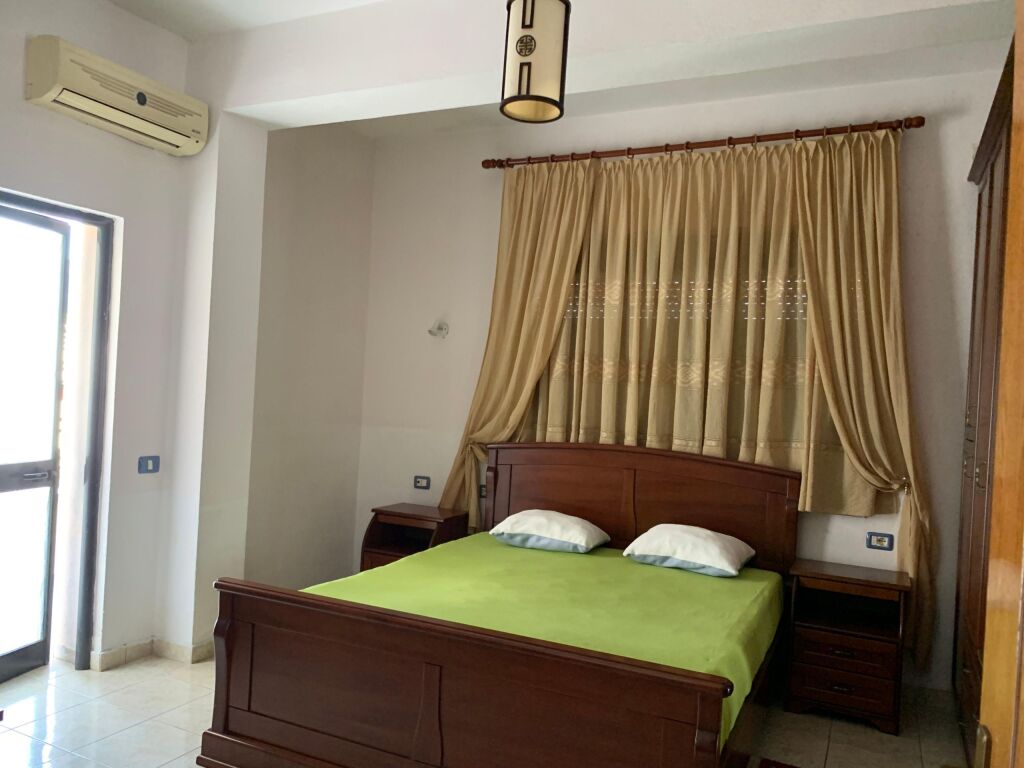 Affitto | Vilë 2 + 1 | Porcelan | 480 €/mese