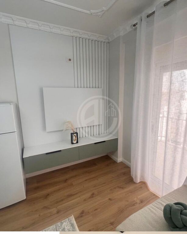 Shitet Apartament 1+1 i Sapomobiluar – Golem, Rruga Viena