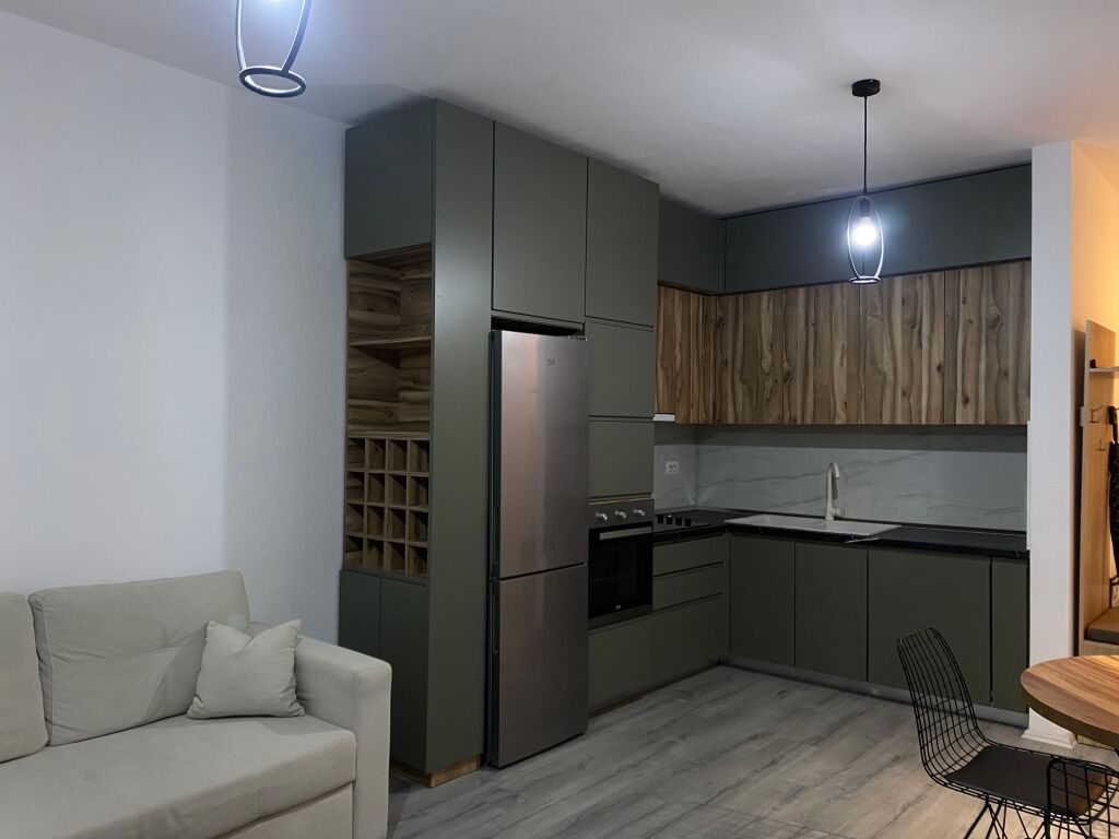 🏡 **APARTAMENT 1+1 ME QIRA – RRUGA KONFERENCA E PEZËS, YZBERISHT