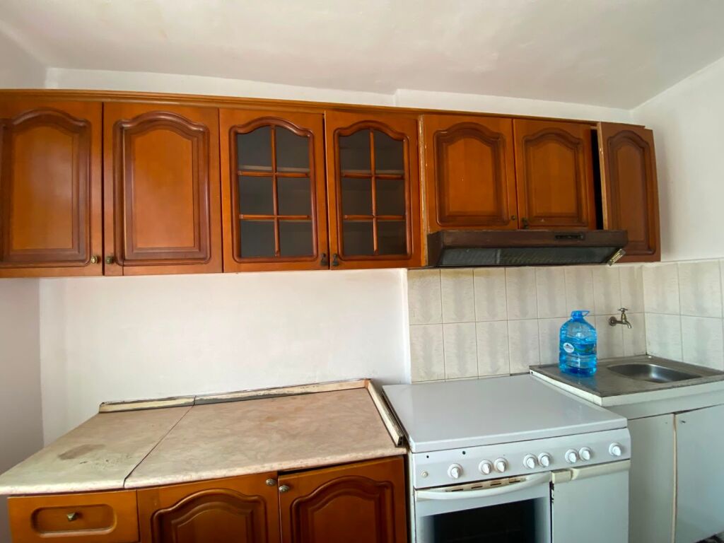 Apartament 2+1 me Qira te Medreseja Tirane