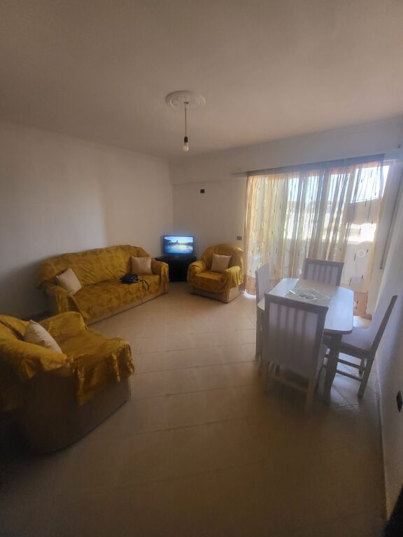 🏡 Jepet me Qera Apartament 2+1 – Rr. e Kavajes , Përballë Delijorgji