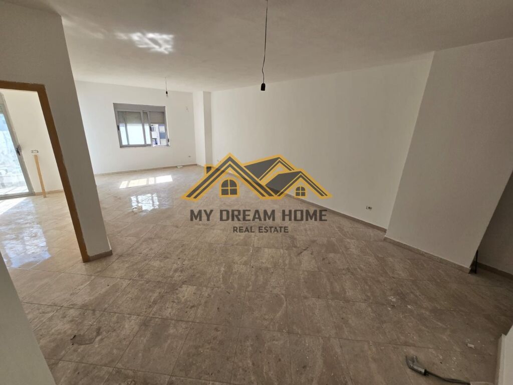 SHITET APARTAMENT 1+1 TEK STACIONI TRENIT