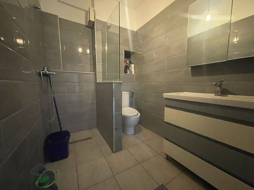 Shitet apartamenti 1+1