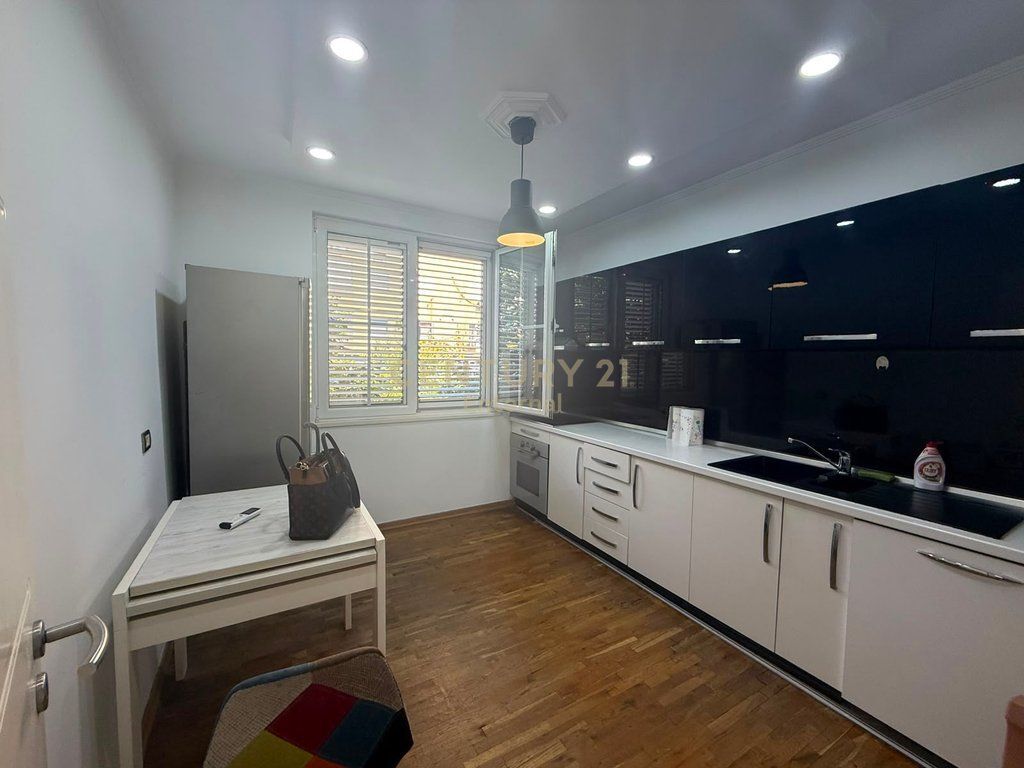 JEPET ME QIRA | NJËSI BANIMI / SHËRBIMI 2+1 – SHESHI WILSON PER BANIM OSE ZYRA 870 € /Muaj 80,000 Lekë /Muaj
