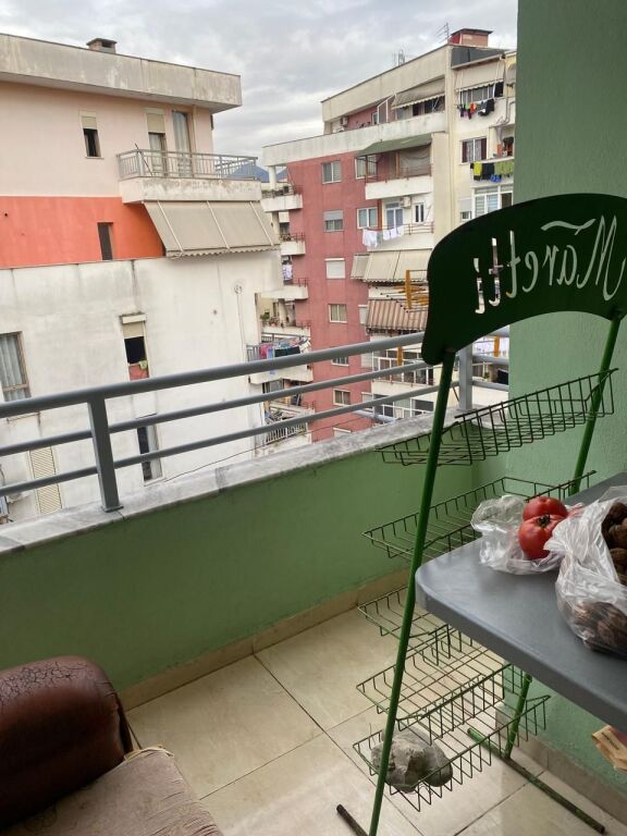 Jepet me qera apartament 3+1+1 ne Yzberisht