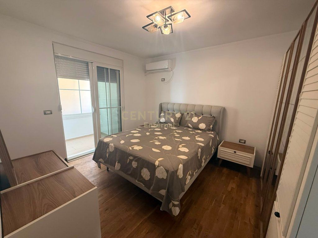 JEPET ME QIRA | NJËSI BANIMI / SHËRBIMI 2+1 – SHESHI WILSON PER BANIM OSE ZYRA 870 € /Muaj 80,000 Lekë /Muaj