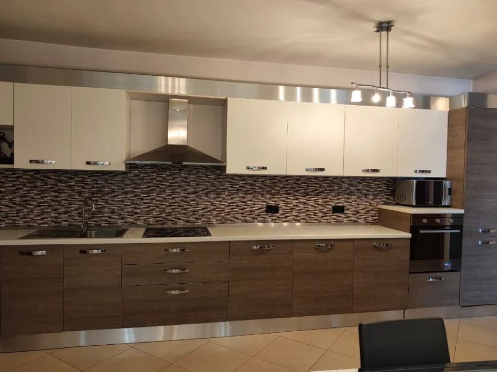 Jepet me qera apartament 2+1