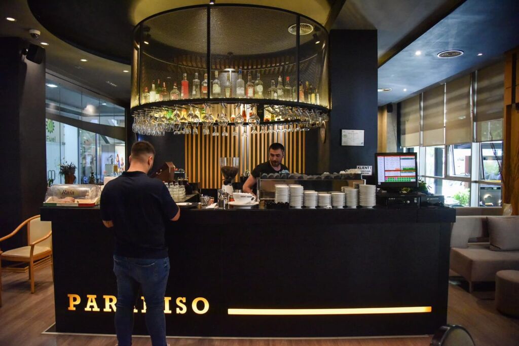 Lokal Bar-Café me qira – Xhamllik