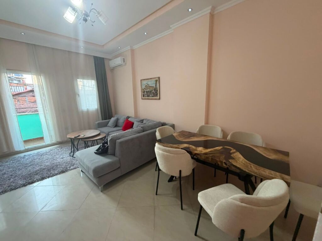 Apartament 1+1 me qera tek Pazari i Ri