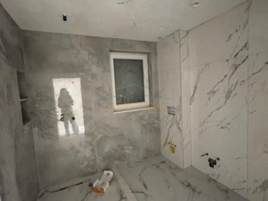 Shitet, Duplex , Fresk , Tiranë