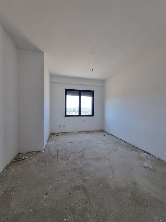 SHITET APARTAMENT 2+1+2 – ASTIR ,PERBALLE VILES L2  📍Prane Viles L2 Astir, Tiranë  ✨ Apartament 2+1+2, në një objekt të ri në përfundim, me dorëzim së shpejti.  🔹 Kati: 10 🔹 Sipërfaqe bruto: 107.24 m² 🔹 Sipërfaqe neto: 95.97 m² 🔹 Tipologji: 2+1+2 🔹 Objekt i ri – në përfundim 🔹 Dorëzimi: në përfundim të punimeve  💶 Çmimi: 1,500 €/m² 💰 Çmimi total: 160,860 €