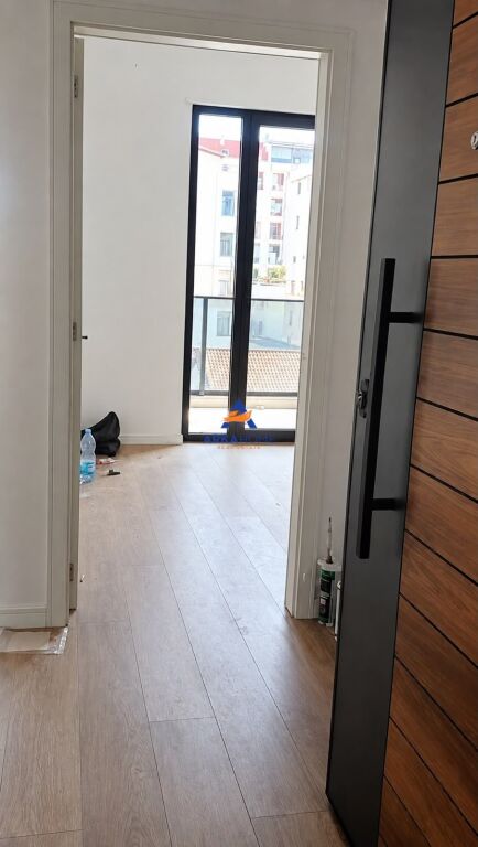 JEPET APARTMENT ME QERA 1+1+BALLKON "RRUGA 5 MAJI" 40.000 LEKE