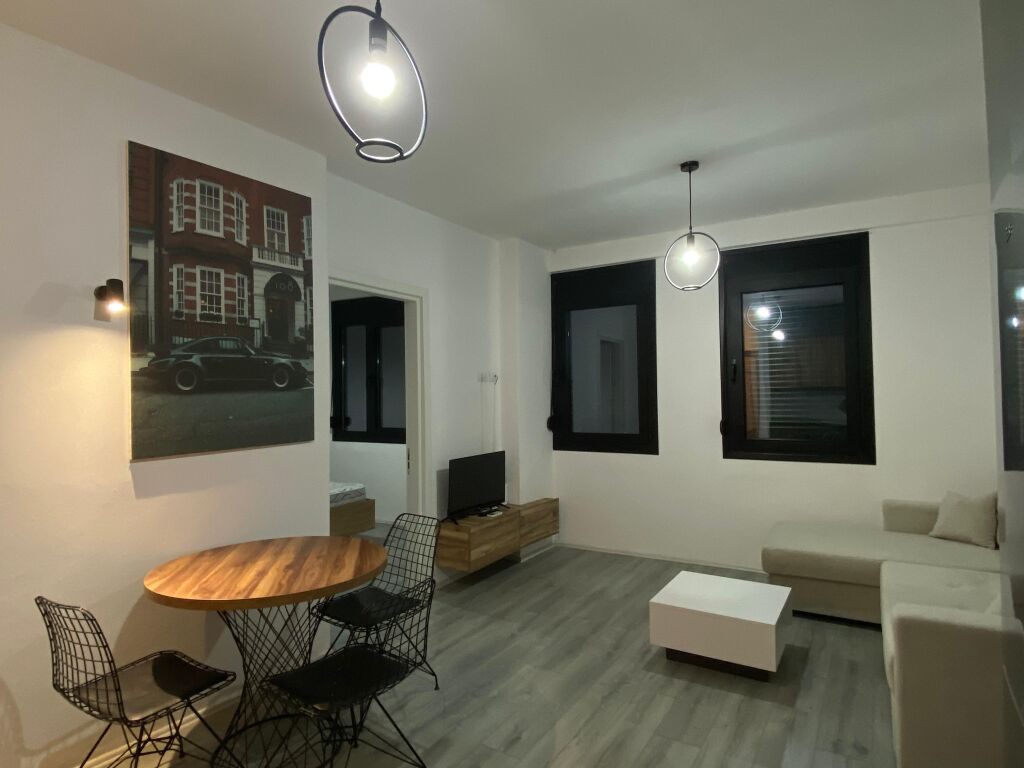 🏡 **APARTAMENT 1+1 ME QIRA – RRUGA KONFERENCA E PEZËS, YZBERISHT