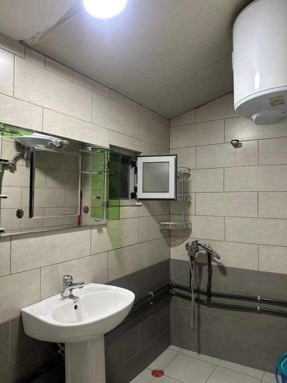Garsoniere e mobiluar me qera ne Astir 250 mije