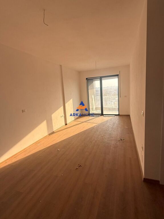 JEPET APARTMENT ME QERA 1+1+BALLKON "DON BOSKO, AFER FJORI DI BOSKO" 50.000 LEKE