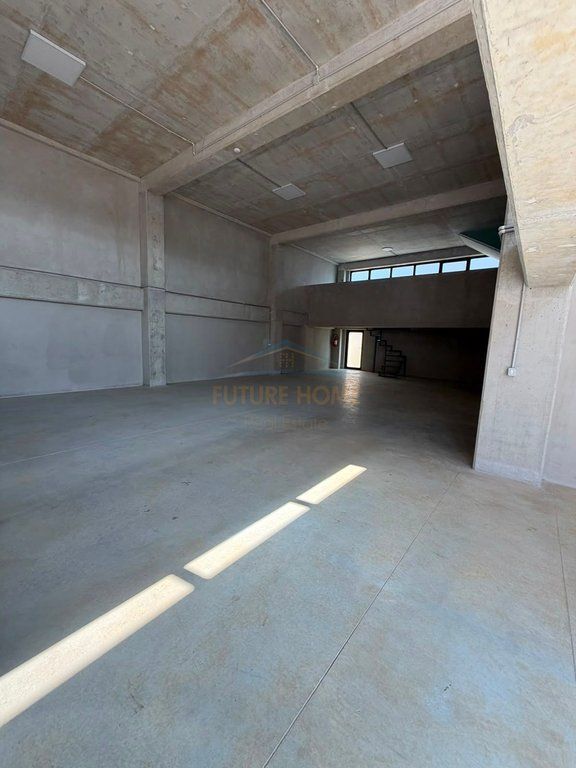 Affitto, Edificio Commerciale su 2 Piani, TEG