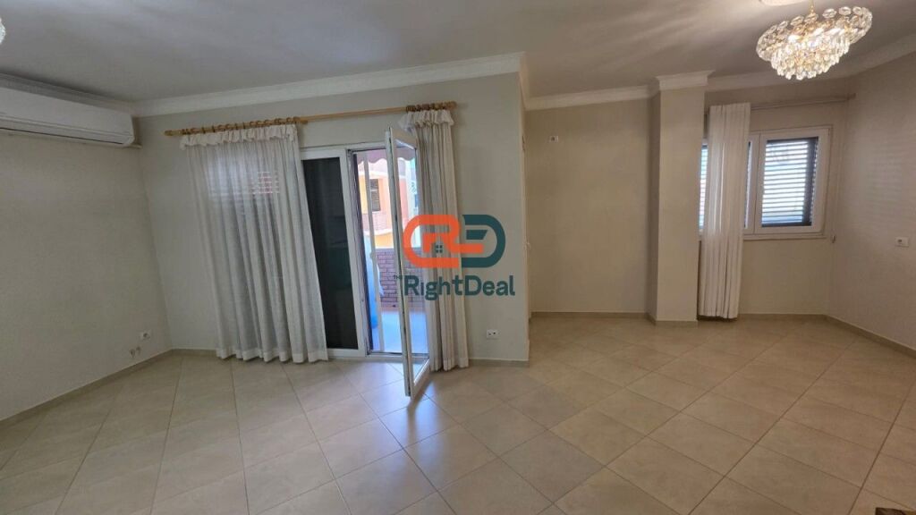 Super Okazion !!Tek Liqeni I Thate, Shitet Super Apartament 2+1+2 !!