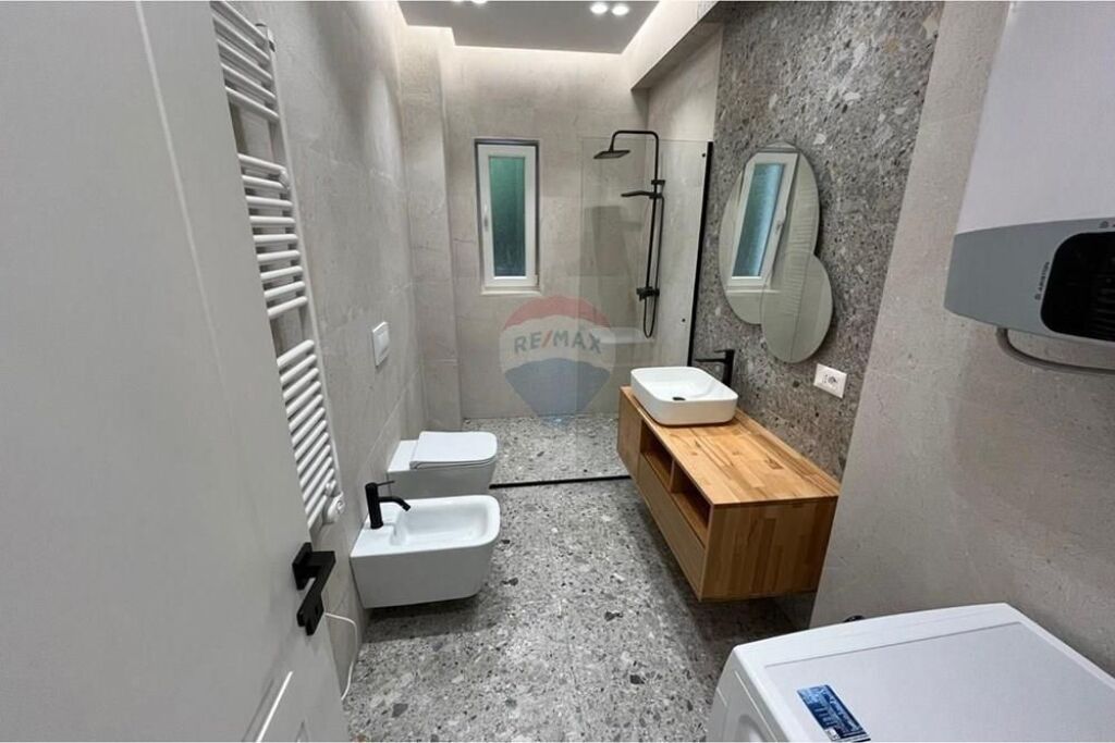 Apartament 2+1+2+Parkim me qera Kopshti Botanik