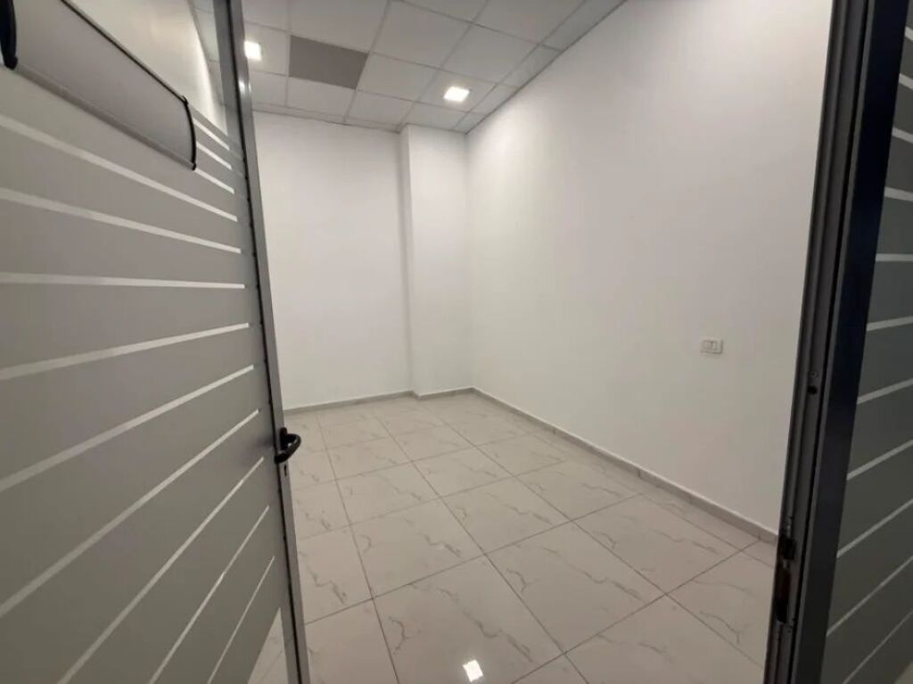 Negozio In Affitto Vicino alla Stazione Ferroviaria (ID BD21939) Tirane