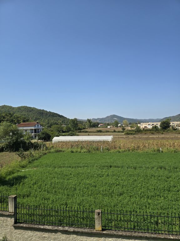 Villa for sale in Peze Helmes with two floors