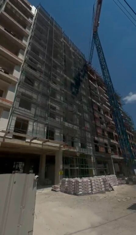 NEGOZIO IN VENDITA A Kamëz vicino (pedonalia Bathore