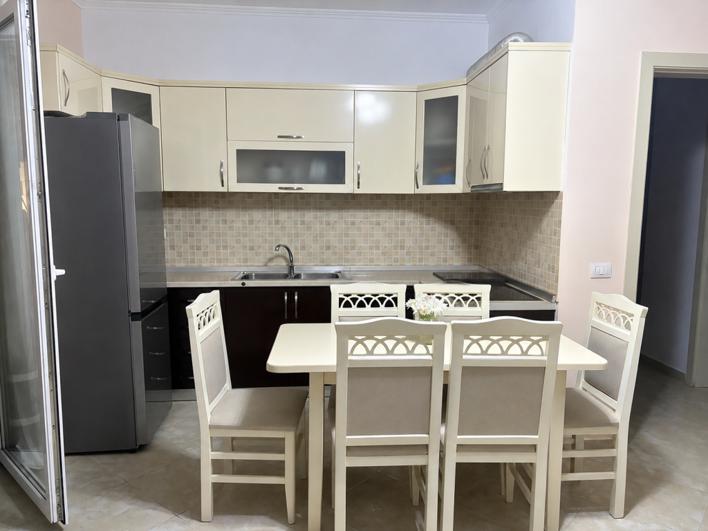 Shitet apartament 2+1