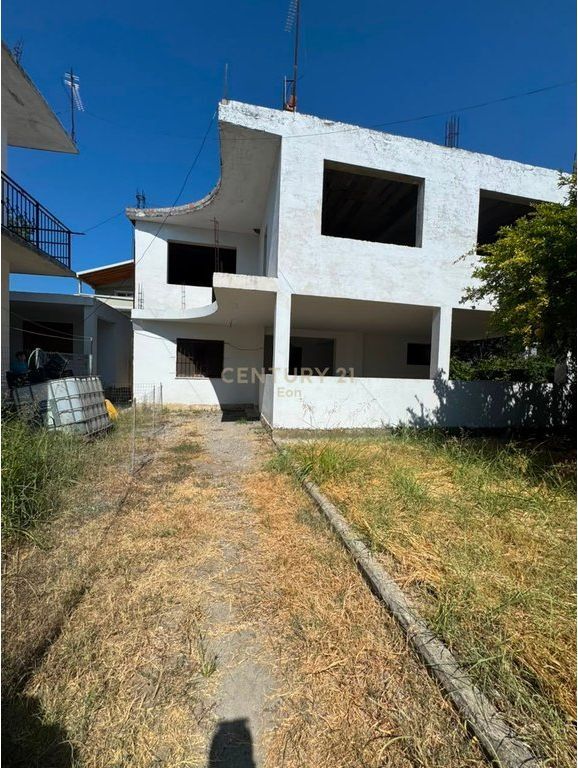 Godinë 2-katëshe në shitje – Plazh, Durrës
