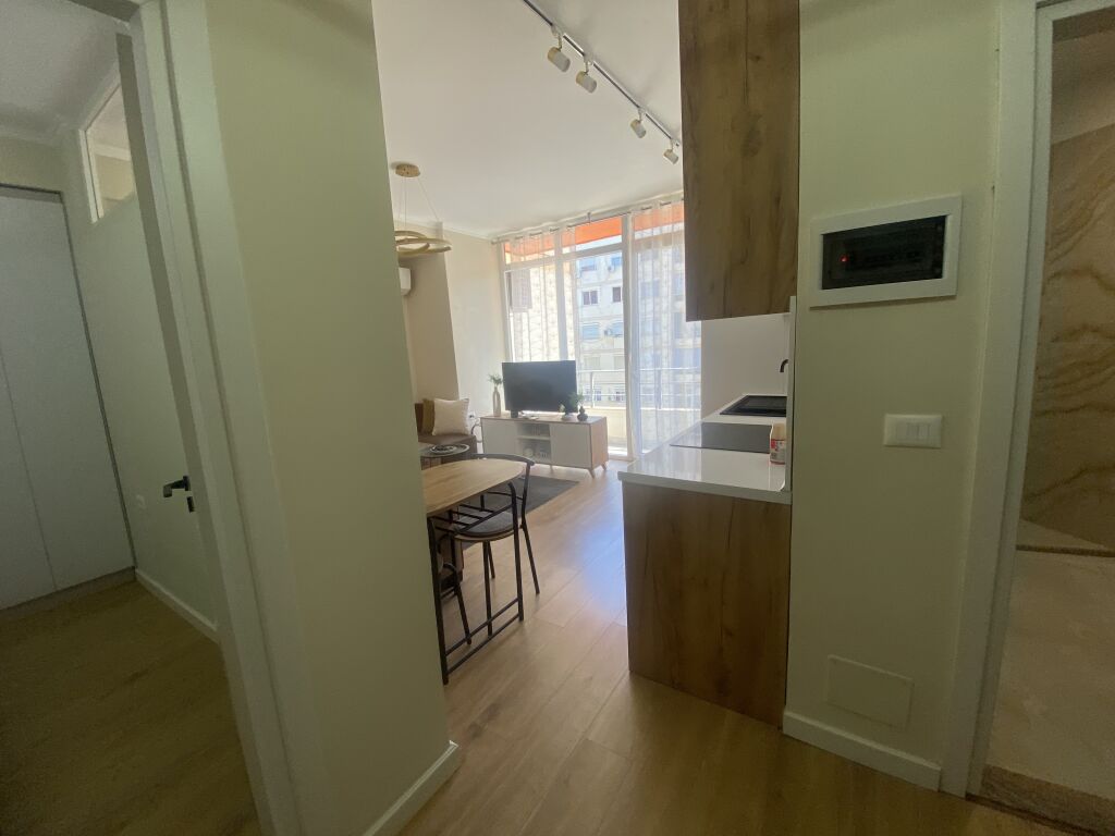 Apartament 1+1 pee qera Astir Kompleksi Fratari !