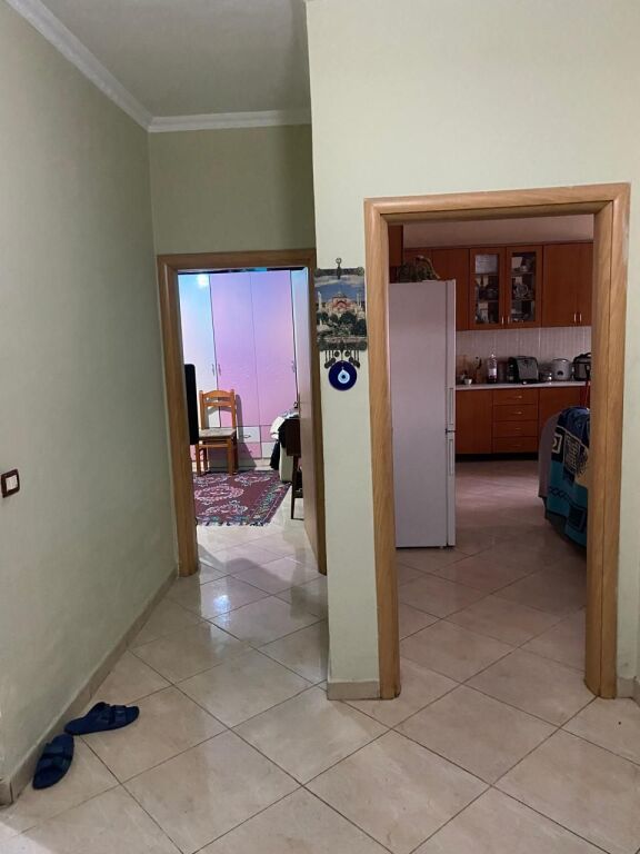 Jepet me qera apartament 3+1+1 ne Yzberisht