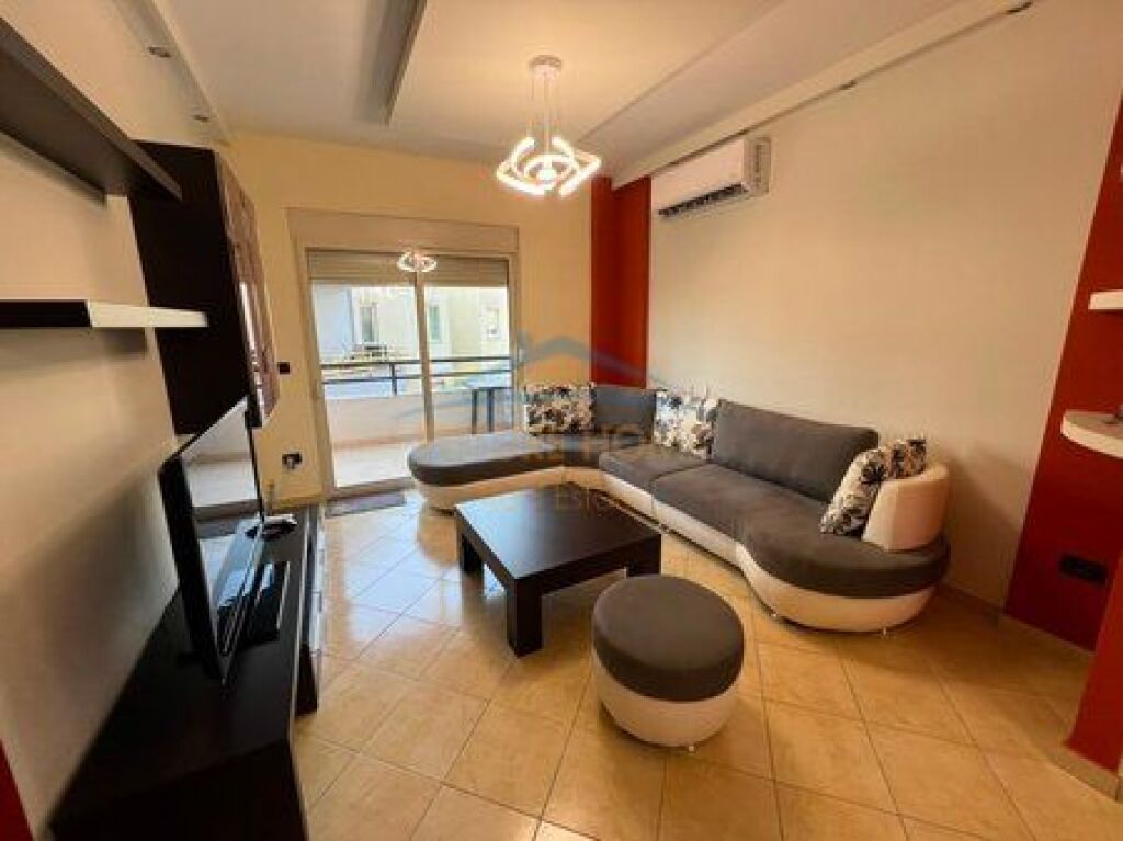 Shitet, Apartament 2+1, Liqeni i Thate, Tirane.
