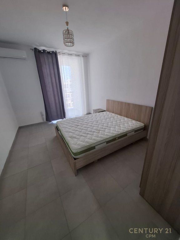 Qira, Apartament 2+1 në Rrugen 5 Maj 500 € /Muaj