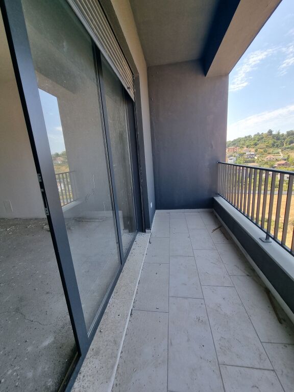 SHITET APARTAMENT 2+1+2 – ASTIR ,PERBALLE VILES L2  📍Prane Viles L2 Astir, Tiranë  ✨ Apartament 2+1+2, në një objekt të ri në përfundim, me dorëzim së shpejti.  🔹 Kati: 10 🔹 Sipërfaqe bruto: 107.24 m² 🔹 Sipërfaqe neto: 95.97 m² 🔹 Tipologji: 2+1+2 🔹 Objekt i ri – në përfundim 🔹 Dorëzimi: në përfundim të punimeve  💶 Çmimi: 1,500 €/m² 💰 Çmimi total: 160,860 €