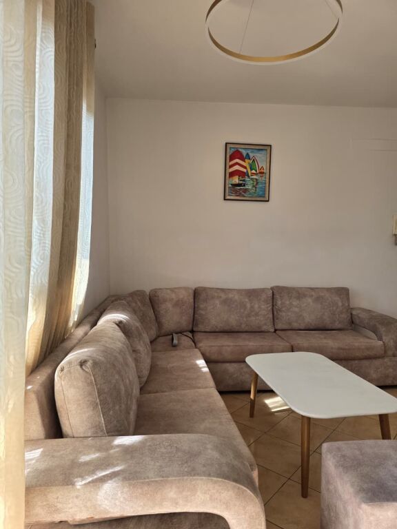 APARTAMENT PER QIRA 2+1 ZOGU I ZI
