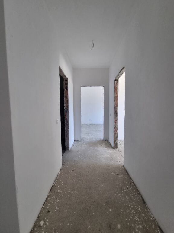 SHITET APARTAMENT 2+1+2 – ASTIR ,PERBALLE VILES L2  📍Prane Viles L2 Astir, Tiranë  ✨ Apartament 2+1+2, në një objekt të ri në përfundim, me dorëzim së shpejti.  🔹 Kati: 10 🔹 Sipërfaqe bruto: 107.24 m² 🔹 Sipërfaqe neto: 95.97 m² 🔹 Tipologji: 2+1+2 🔹 Objekt i ri – në përfundim 🔹 Dorëzimi: në përfundim të punimeve  💶 Çmimi: 1,500 €/m² 💰 Çmimi total: 160,860 €