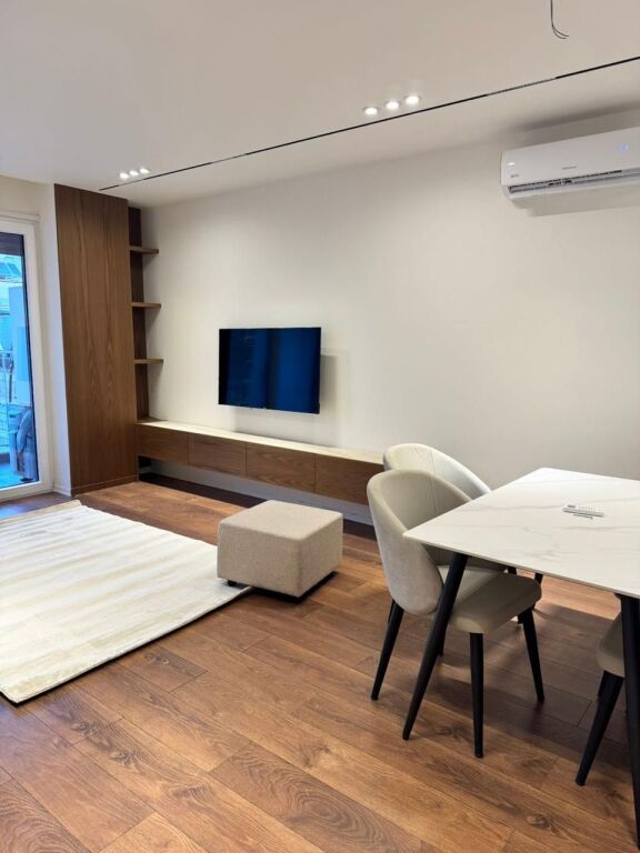 Jepet me qira apartament 1+1+parkim në Xhamllik tek rruga Xhanfize Keko