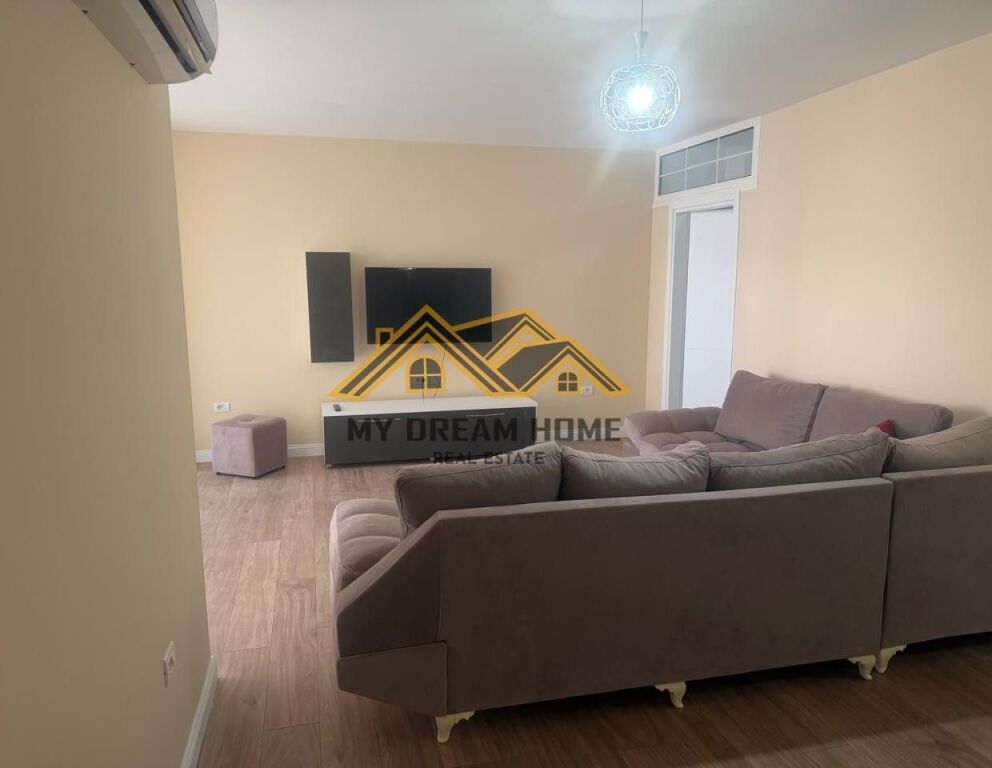 Jepet me qera apartament 2+1, Stacioni i Trenit, Durrës