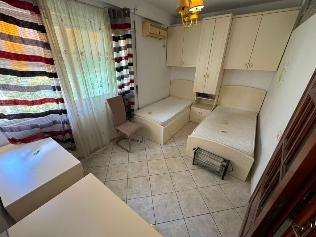 Jepet me Qera Apartament 2+1 tek Komuna parisit, prane Go Tech  id 5378