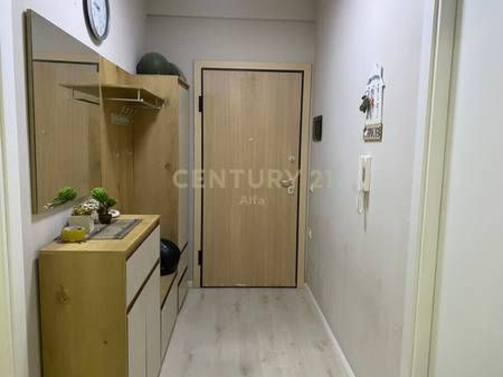 Jepet me qira apartament 1+1 + post parkimi në Green City, Unaza e Re !!