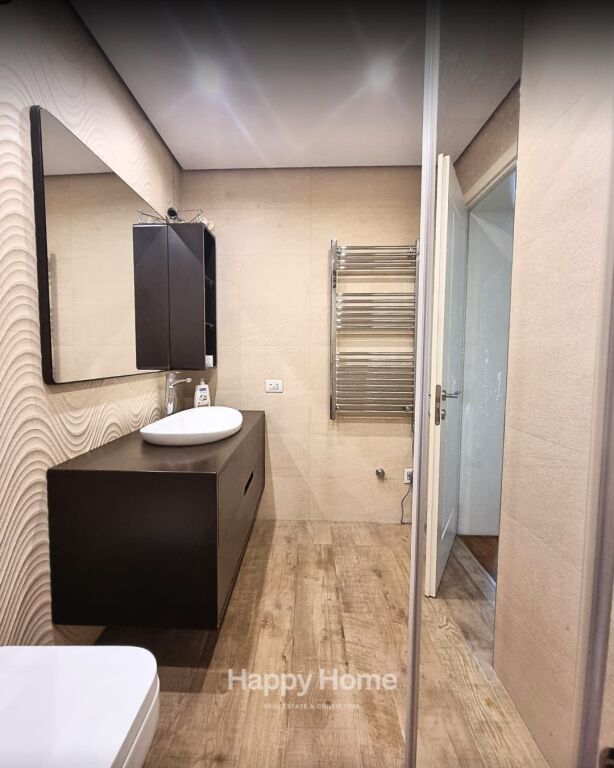 Elite Apartment 4+1 | Garda Area  ✨ FOR RENT – ELITE APARTMENT 4+1+3 + PARKING SPACE  In one of the most prestigious areas of Tirana, in the Garda area,  