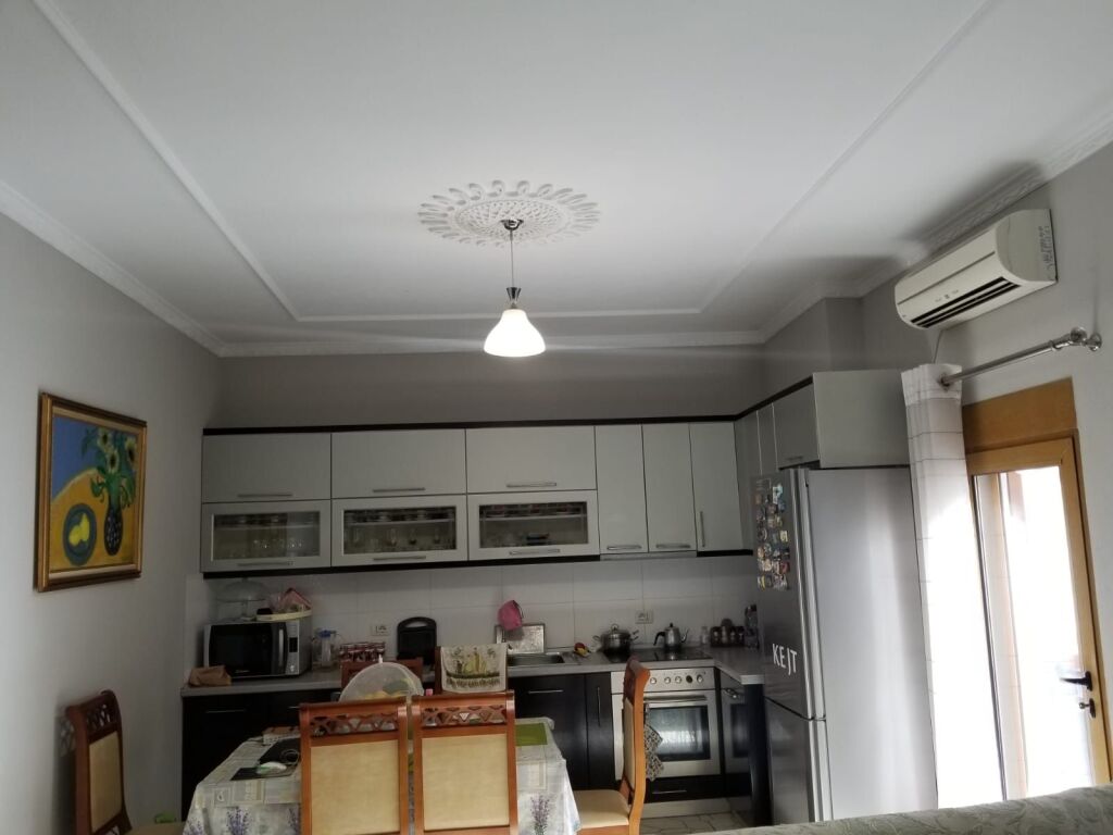 Qera | Vilë 4 kateshe+ papafingo+ garazh | Selitë | 3000 €/muaj