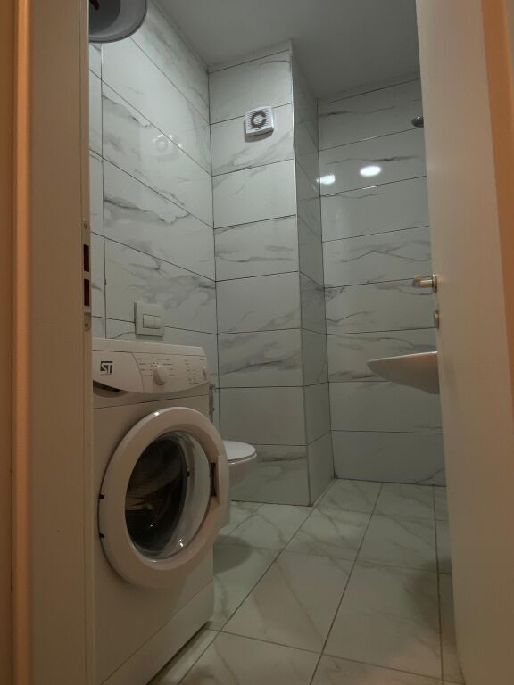 🏡 **APARTAMENT 1+1 ME QIRA – RRUGA KONFERENCA E PEZËS, YZBERISHT