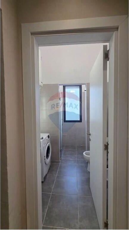 Apartament - Për Qira - Liqeni I Thatë, Tiranë